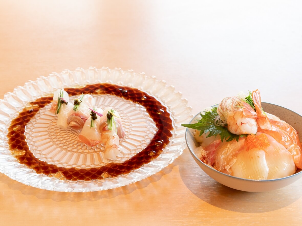 
							べっこう正油と柚子の香り〈ランチ〉べっこう丼〈ディナー〉鮮魚のカルパッチョ