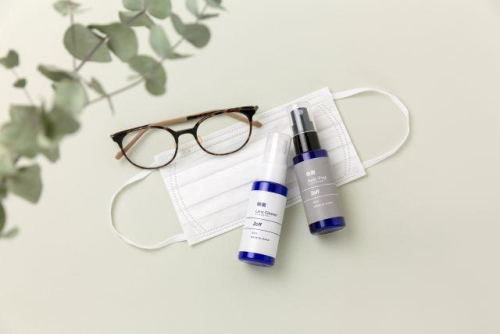 メガネ生活を快適に。Zoffの「くもり止め＆除菌グッズ」