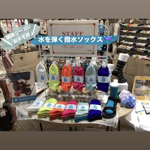 ⁡ ⁡ ＼靴下屋から撥水ソックスが登場！／ ⁡