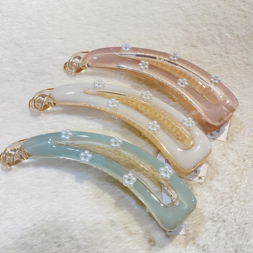 パールフラワーアクリルバナナクリップ