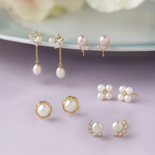 お顔周りを明るく魅せてくれるパールピアス♡