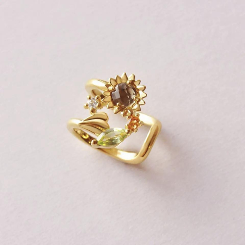 【1万円代〜】ギフトにおすすめ！誕生花イヤーカフ🌻
