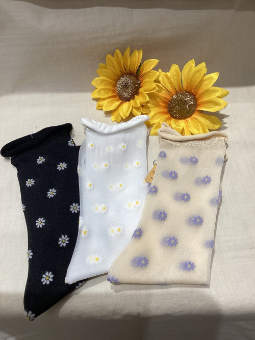 涼しく、可愛い靴下です🌼