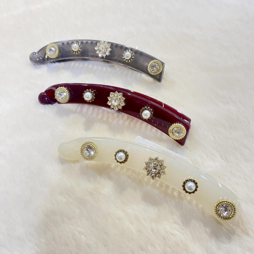 ビジュー付きアクリルバナナクリップ♡