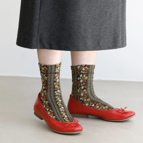 ⁡ 【イチゴ×花柄のかわいい靴下入荷しました🧦】