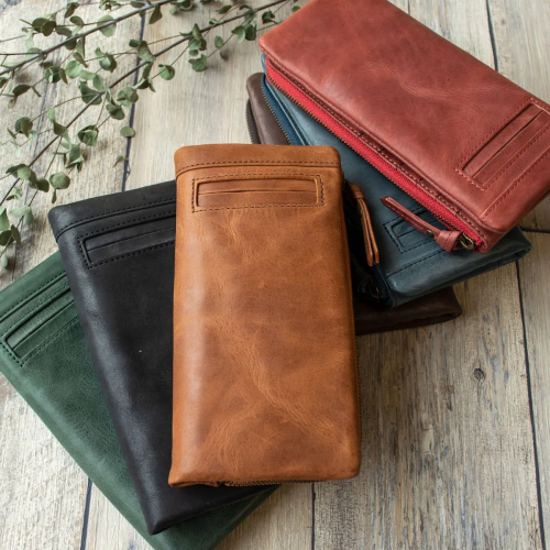 ＊  たっぷり収納 ＊ 革財布