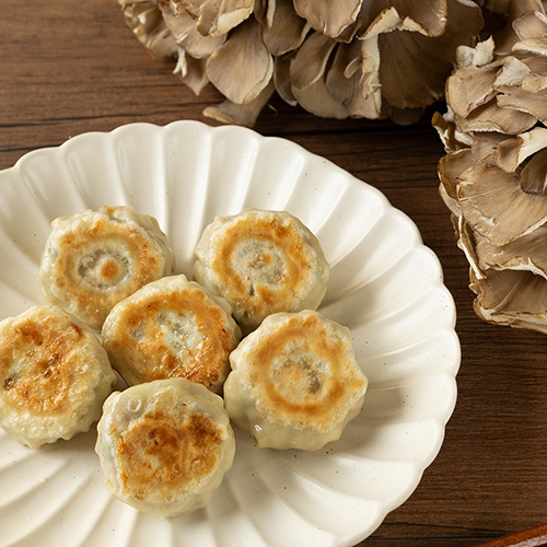 【10月限定】舞茸餃子　発売中！