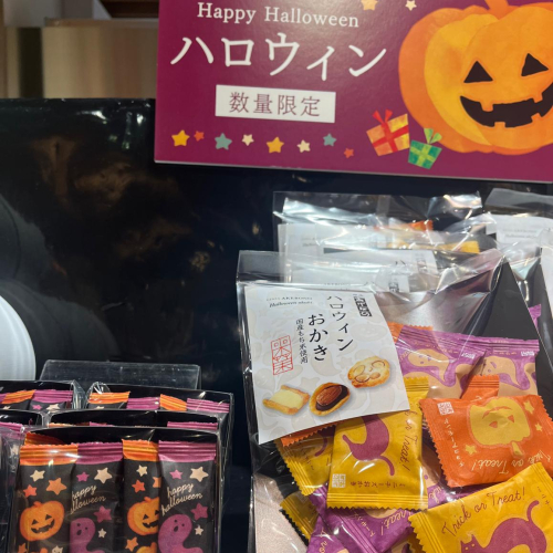 ハロウィン商品『ハロウィンスティック』・『ハロウィンおかき』　絶賛販売中です。