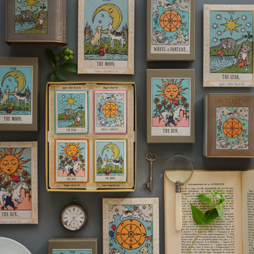 ギフトにもピッタリ♪人気のタロットシリーズ