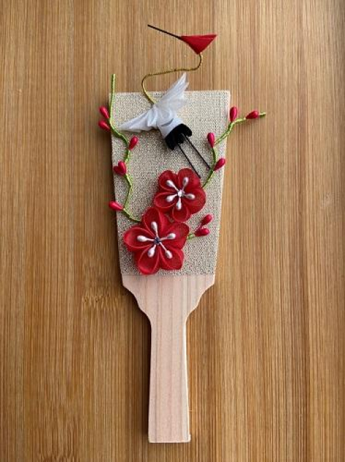 ～やさしい伝統工芸品～　つまみ細工のミニ羽子板