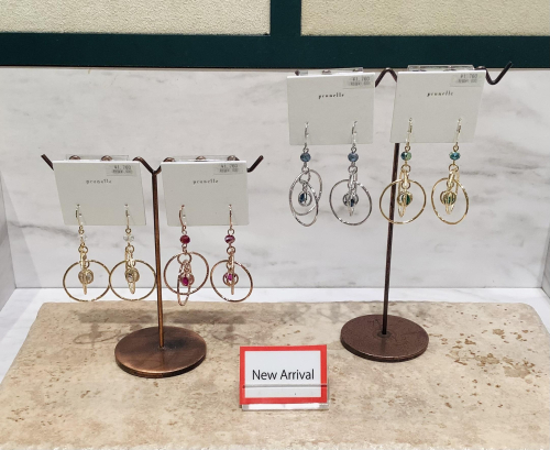 新作☆カラーピアス