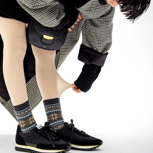 冬の必需品! 肌色タイツ