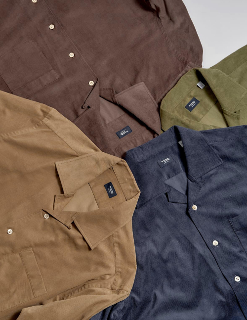 上品さと抜け感を併せ持つ“大人のシャツアウター”