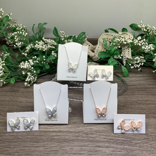 🦋クリスタルバタフライネックレス&ピアス🦋