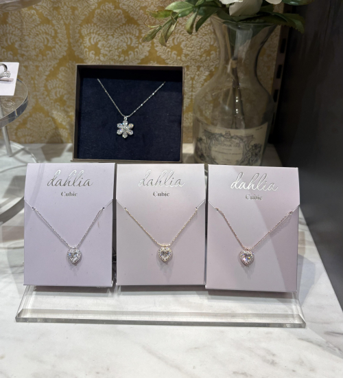 キュービックハートネックレス