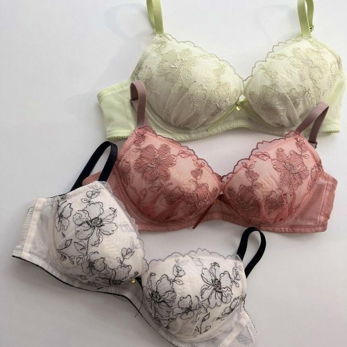 自然なまるみを作るブラ♡