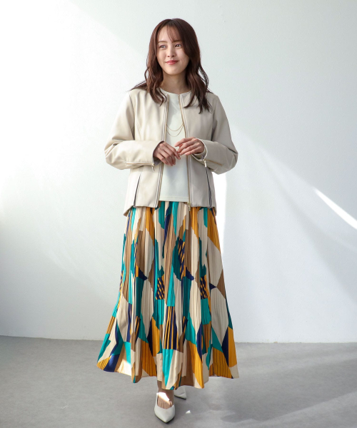 春アウター！動く度プリーツが覗くフェイクレザージャケット♪