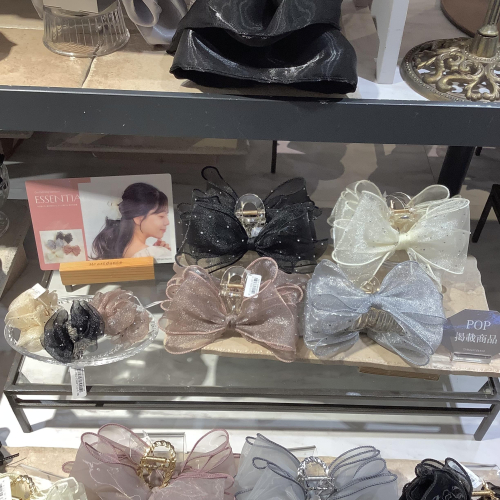 スタッズ付きリボンバンス🎀