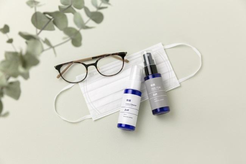 メガネ生活を快適に!!Zoffの「くもり止め＆除菌グッズ」