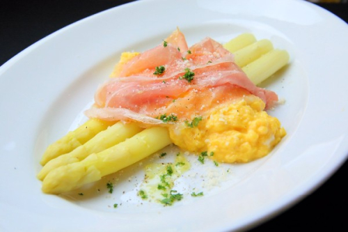 💰昼: 税込1,200円～/夜: 3,000円～｜席のみ予約OK