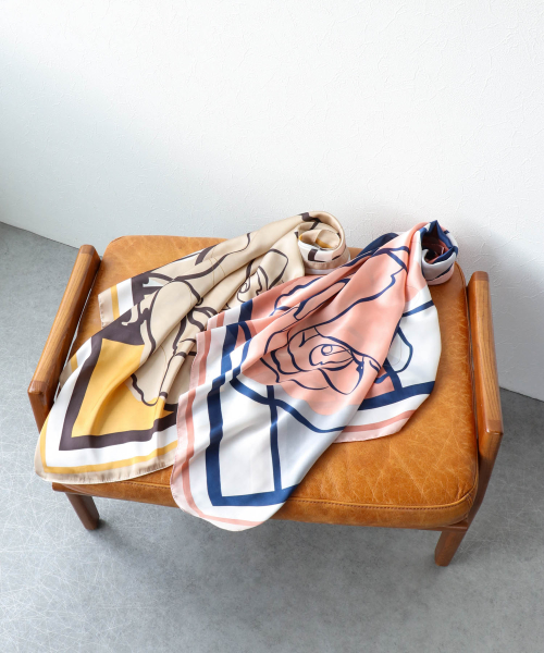 【新作】上品に華やぐローズ柄スカーフ