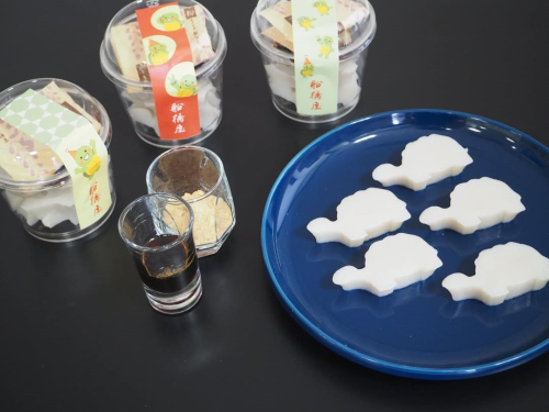 亀戸限定　亀の形のくず餅です