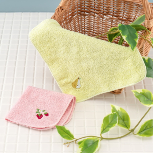 キュートなフルーツ刺繍入りハンカチ