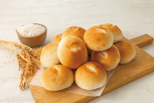 3月24日から！「米粉入りロール」がパン食べ放題に登場！