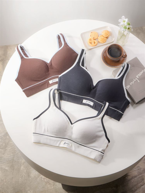 おしゃれなノンワイヤーブラ「ブラレット」が新登場！