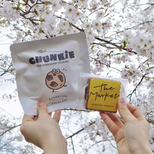 お花見のおやつにいかがでしょうか🍫