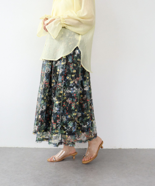 繊細な華やかさを纏うスカート❤︎