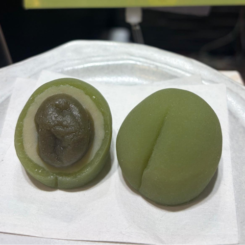 蜜漬けした梅が丸ごと　もちもち求肥『青梅』