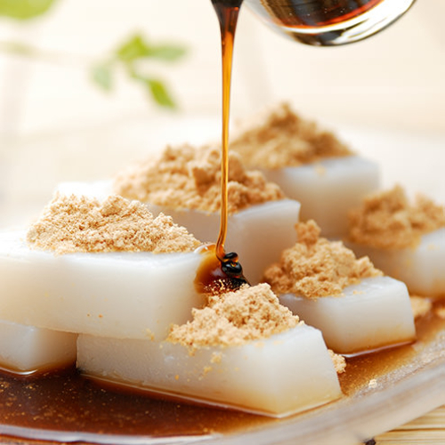 亀戸土産に伝統のくず餅をいかがでしょうか