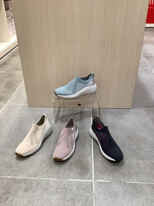 大人気スニーカーの紹介⭐︎