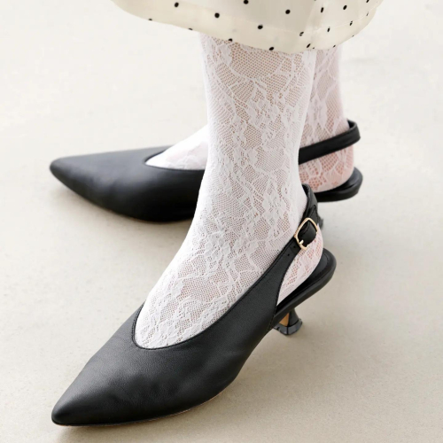 レースタイツで華やかに🌸