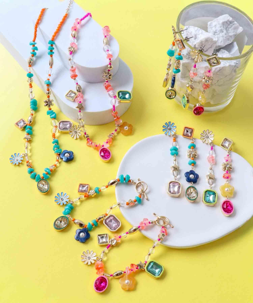 夏の暑さに負けないカラフルなアクセサリー❤︎
