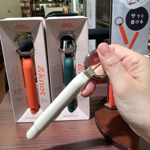 身につけるボールペン