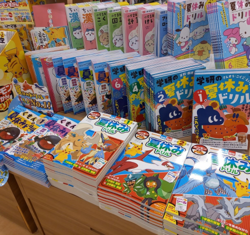 小学生の夏のドリルはくまざわ書店で！