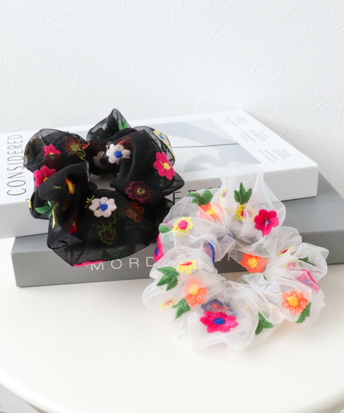 彩りを添える刺繍シュシュ♡
