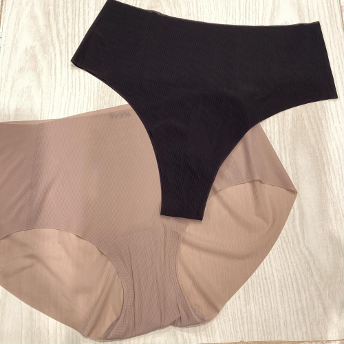 ボトムスに響きづらいシアーソングショーツ👖