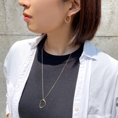 上品でシンプルなデザインのピアス✨