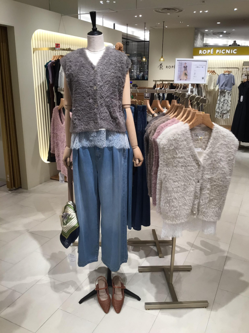 ラメフェザーニット入荷しました☺️👚✨