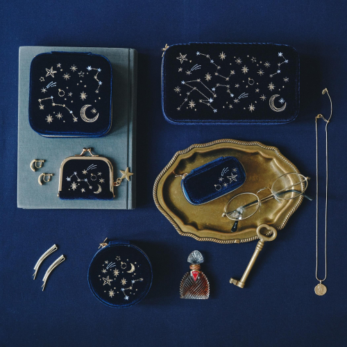 繊細な刺繍がきらめく星空ジュエリーボックス