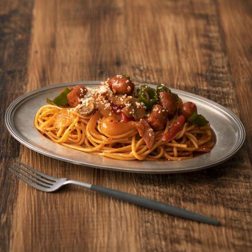 🍝今月のおすすめ【自家製ボロニアソーセージとトマトの旨みのナポリタン】🍝